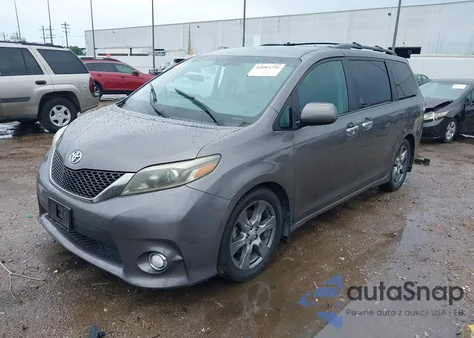 2017 Toyota Sienna Se 8 Passenger z USA, uszkodzony, nr VIN 5TDXZ3DC7HS793784